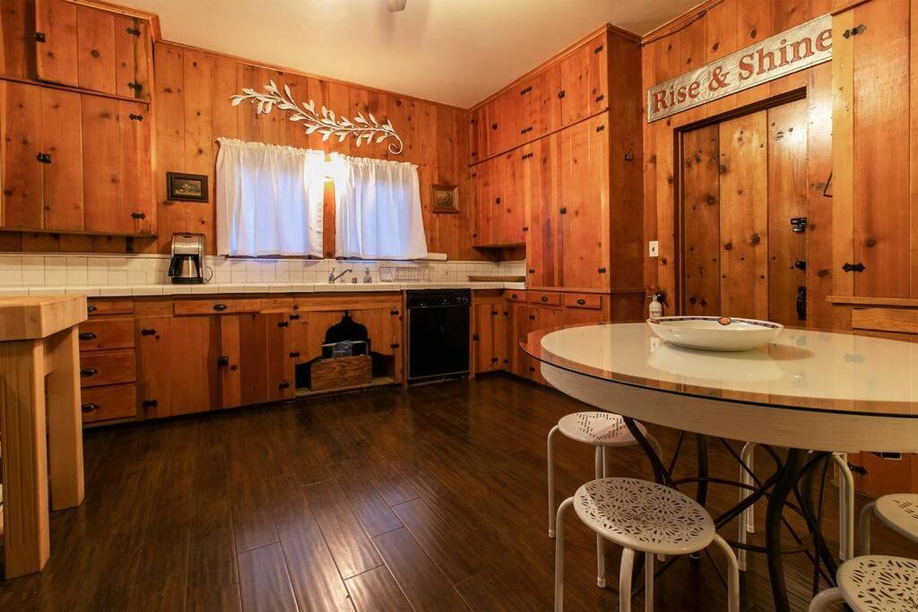 The Lodge At 11 Chimneys Idyllwild Buitenkant foto